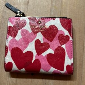 Kate spade small wallet with 7 slots for cards, license, etc. billfold style